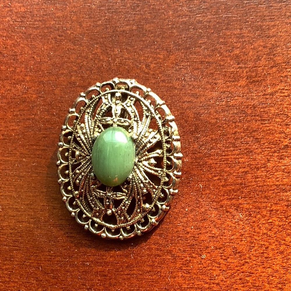 Vintage 60’s Jade Gemstone Peri brooch/pendant